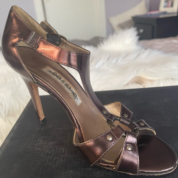 Manolo Blahnik Shoes - AMAZING DEAL.  FINALSALE  A pair of vintage Manolos, brown gold metallic, 7.